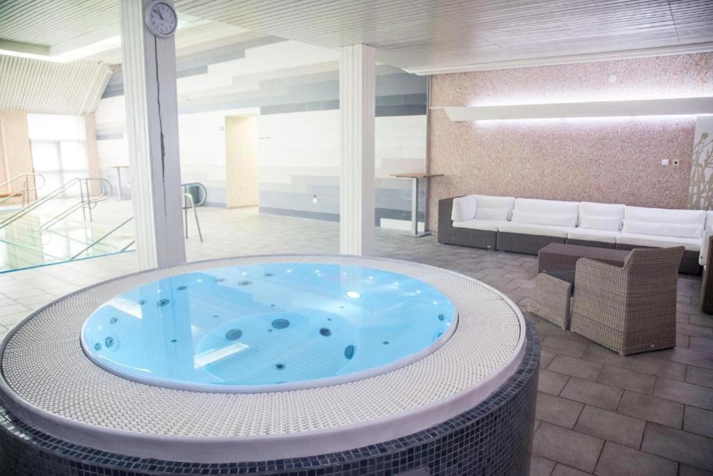 Kozarovice Wellness Hotel Orlik מראה חיצוני תמונה