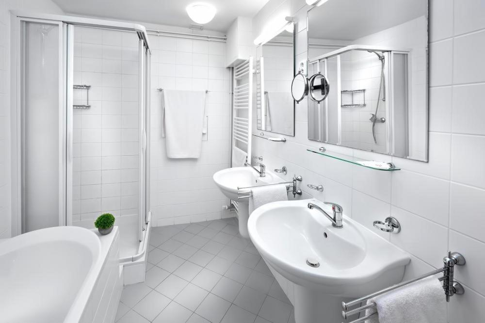 Kozarovice Wellness Hotel Orlik מראה חיצוני תמונה
